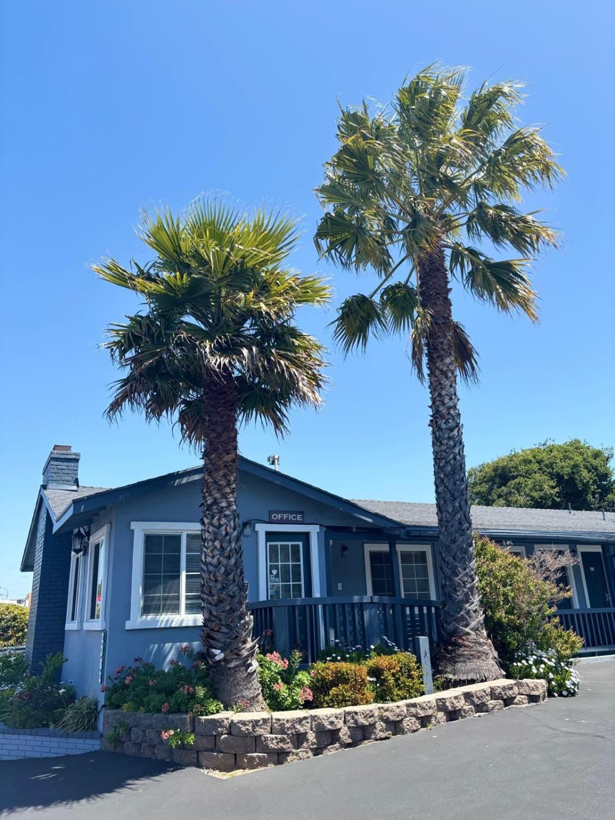The Monterey Fireplace Inn מראה חיצוני תמונה