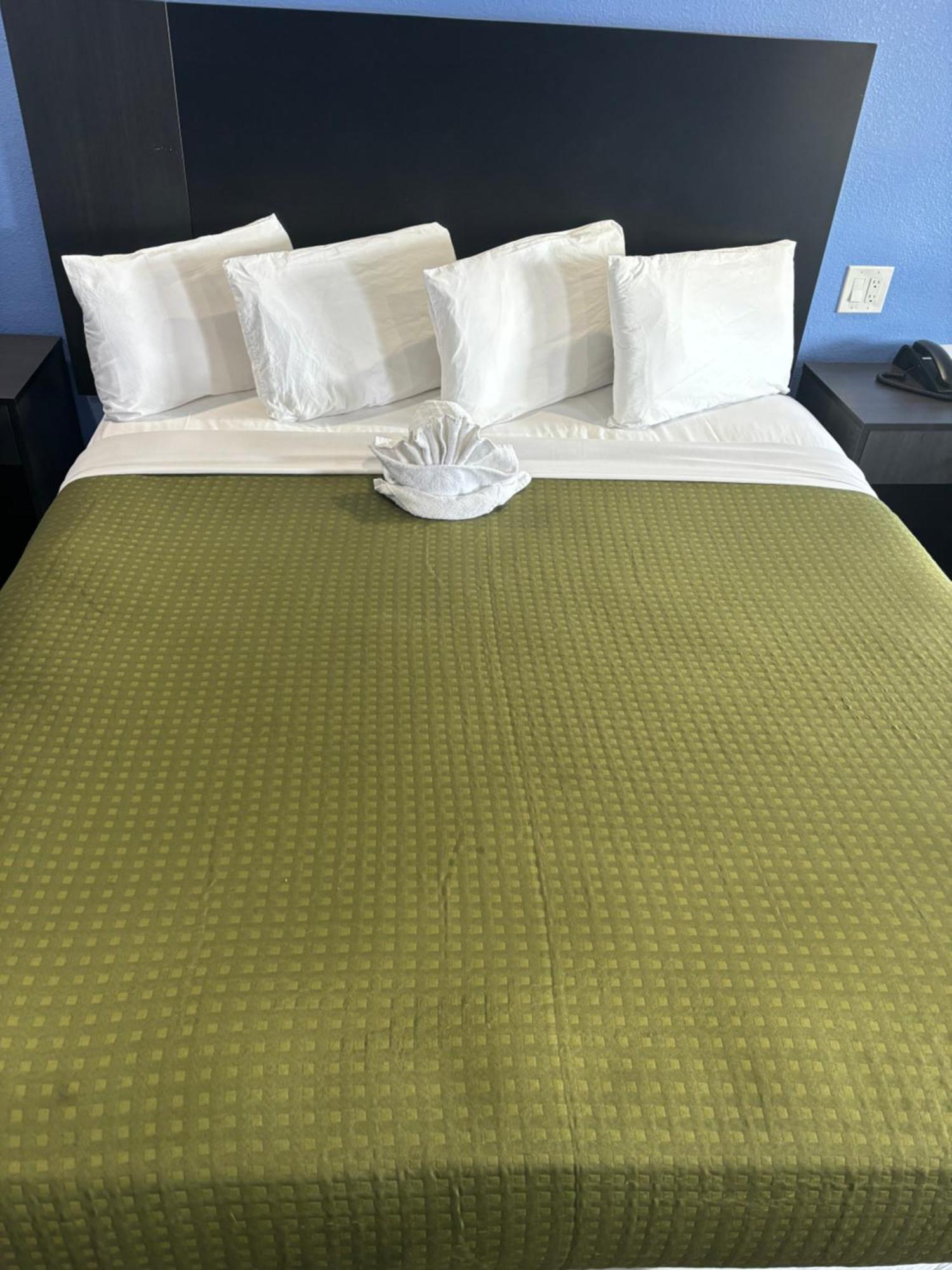 The Monterey Fireplace Inn מראה חיצוני תמונה